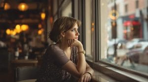 Comprendre le nymphomane : symptômes et réalités cachées